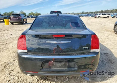 2016 Chrysler 300C z USA, uszkodzony, nr VIN 2C3CCAEG1GH207653